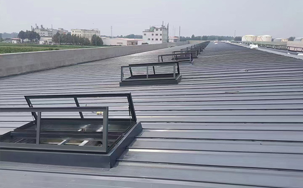 某中学室内体育馆大武口排烟窗改造项目