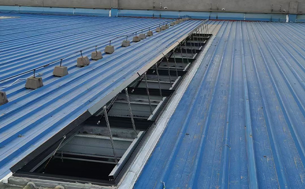 某城市大型商业综合体中庭大武口排烟窗工程